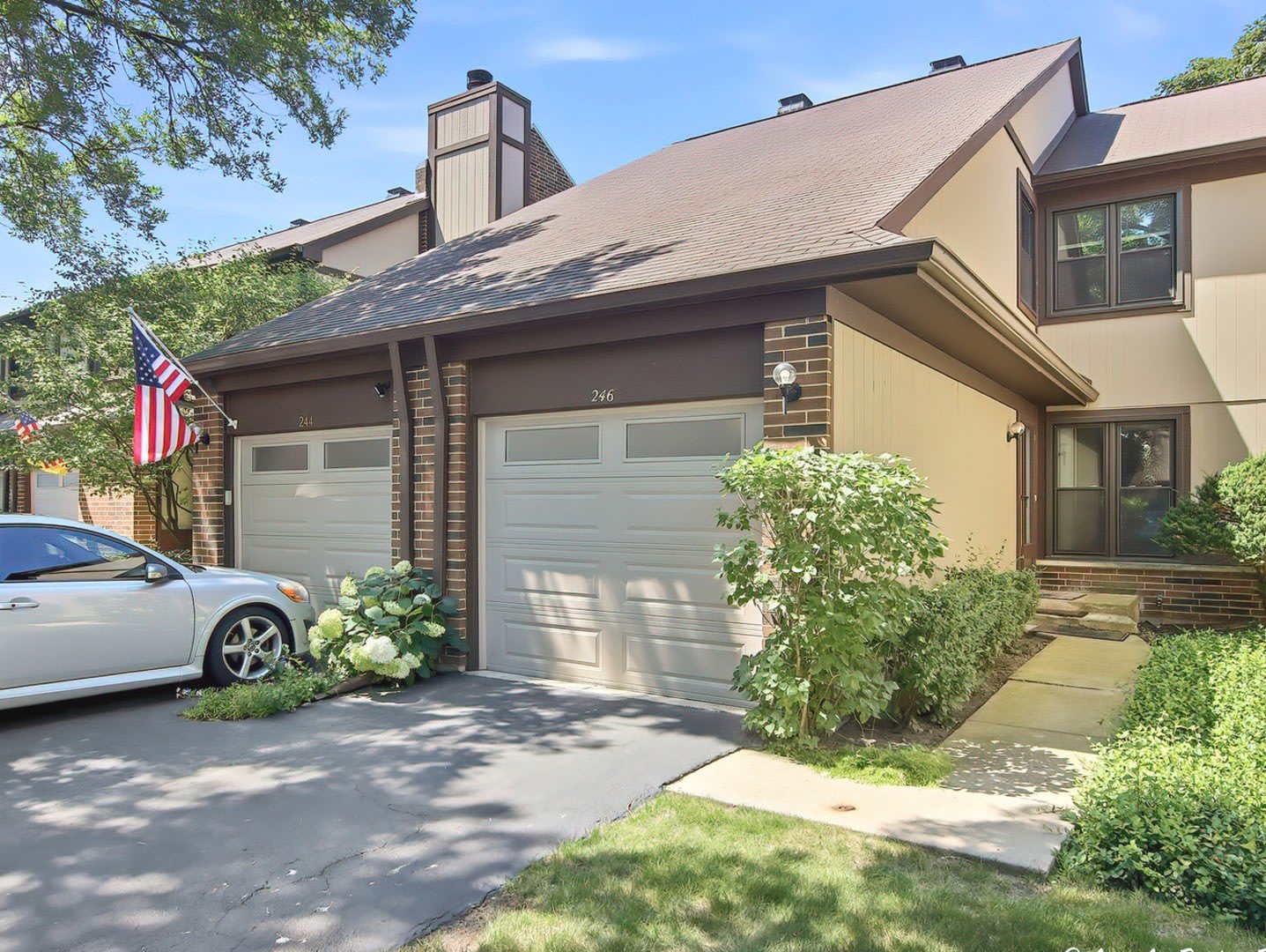 246 SHADOWBEND Drive – photo 1