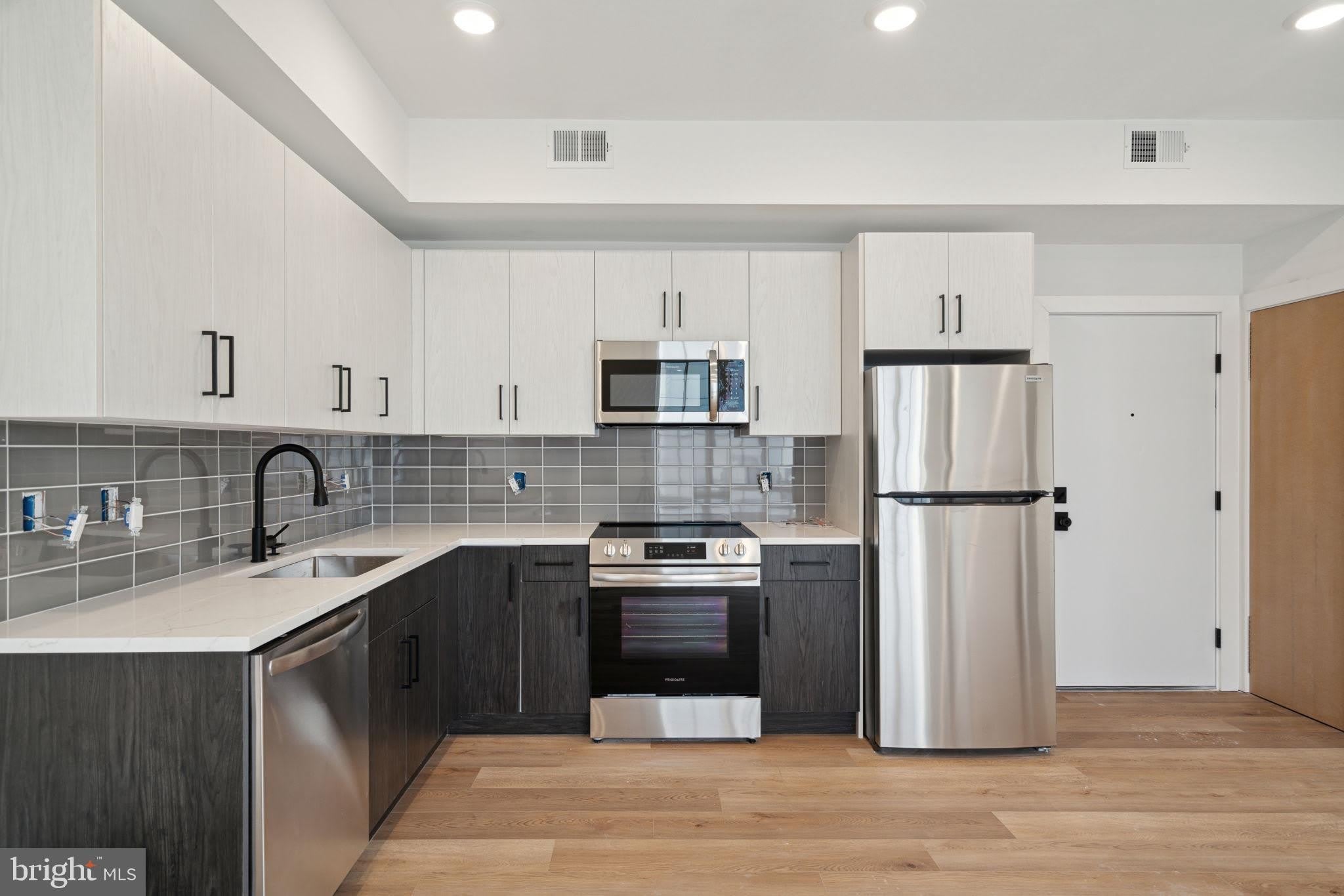 1828 FRANKFORD AVENUE – photo 3