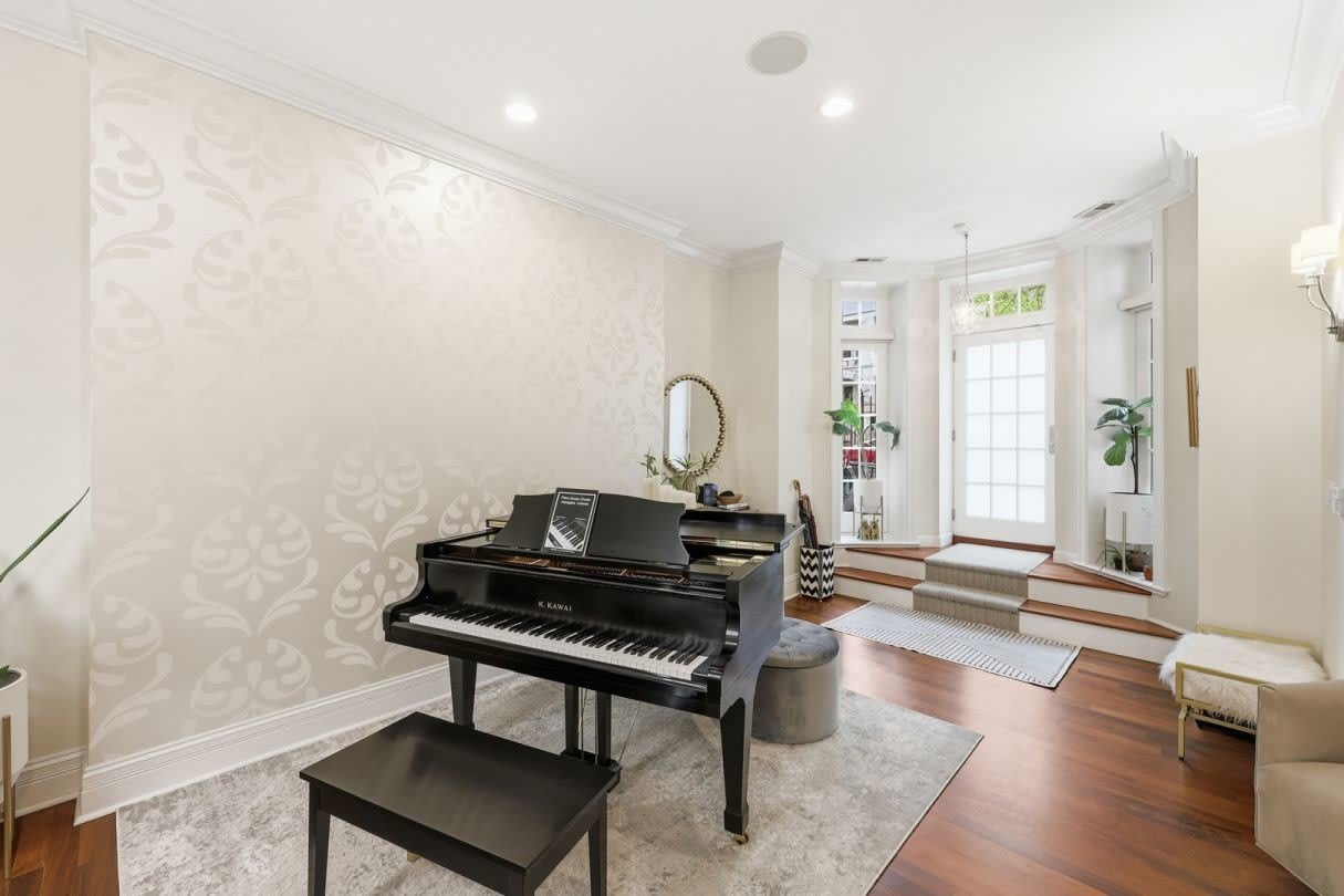 22 E Division Street – photo 5