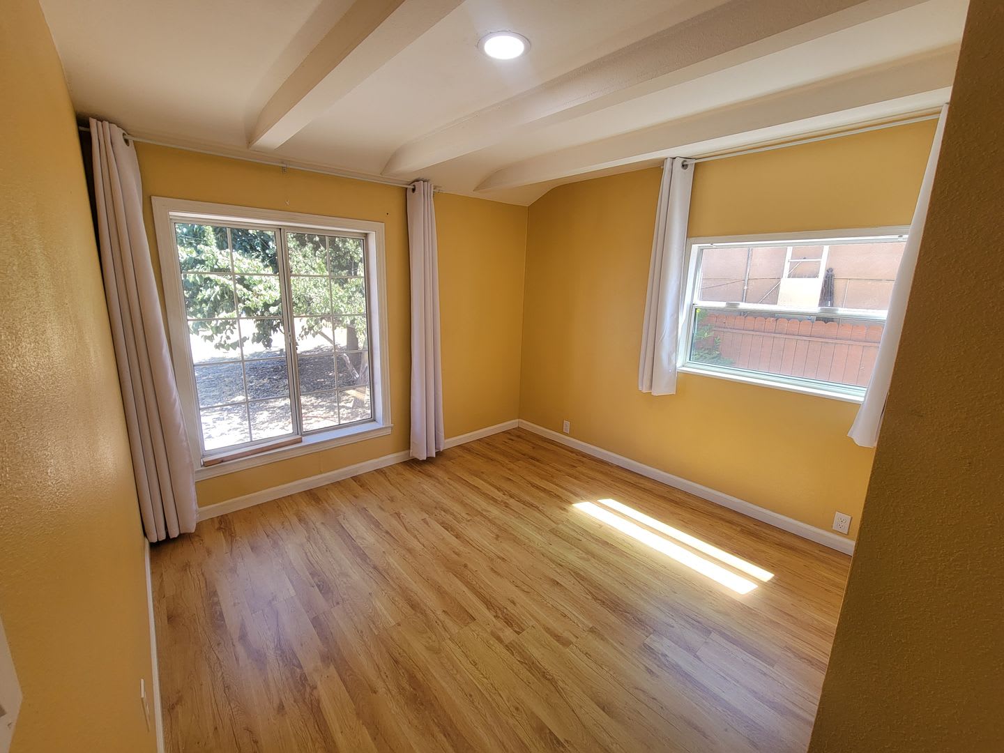 AVAILABLE SOON! Lovely 5 Bed / 2 Bath Home in Sacramento, CA – photo 2