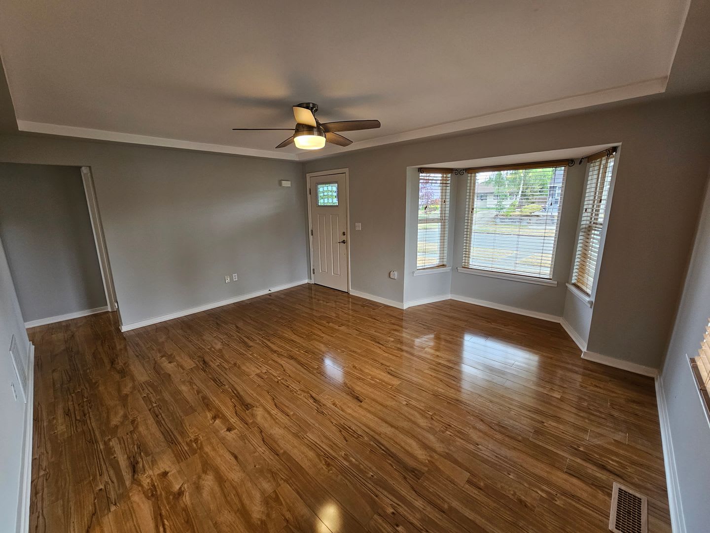 Adorable Craftsman-Style Home in North Tacoma – photo 3
