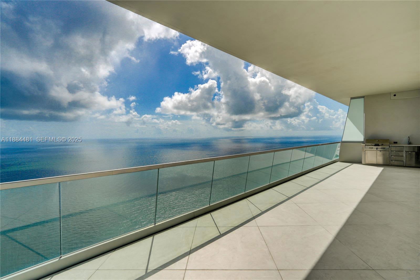 18501 Collins Avenue – photo 1