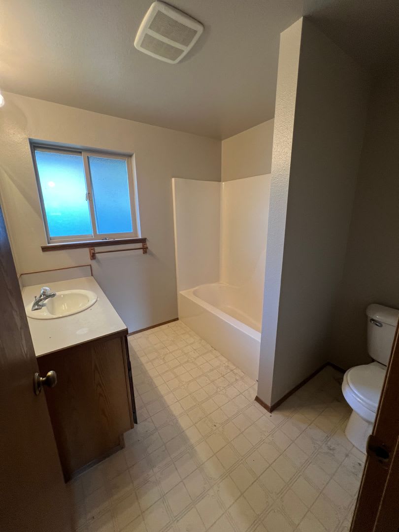 Newly Renovated Duplex – photo 2