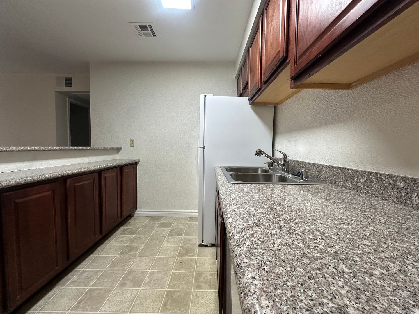 2 Bedroom, 1 Bath Condo – photo 4