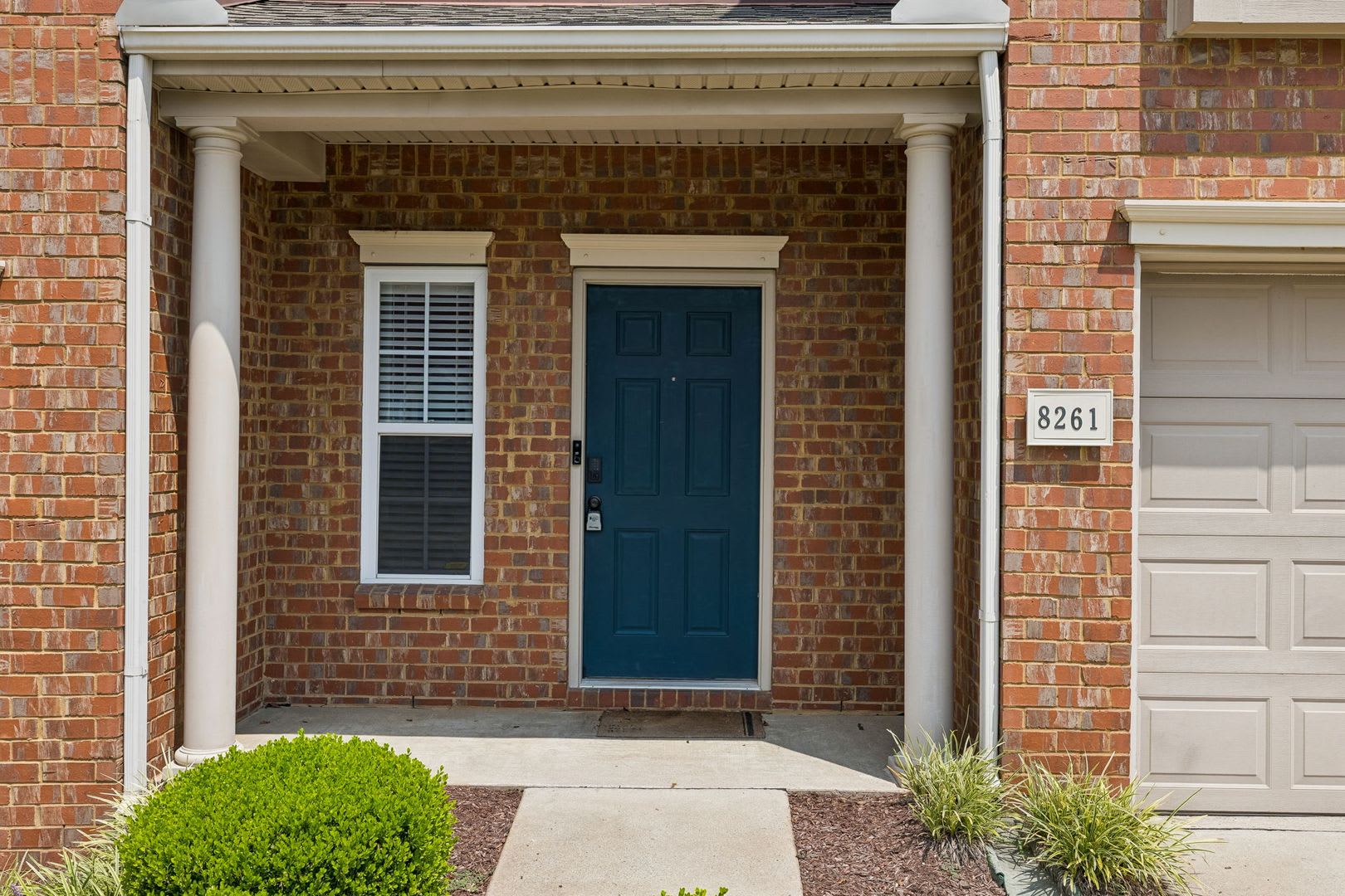 Updated 3-Bedroom Brentwood Townhome with Garage & Private Patio – photo 5
