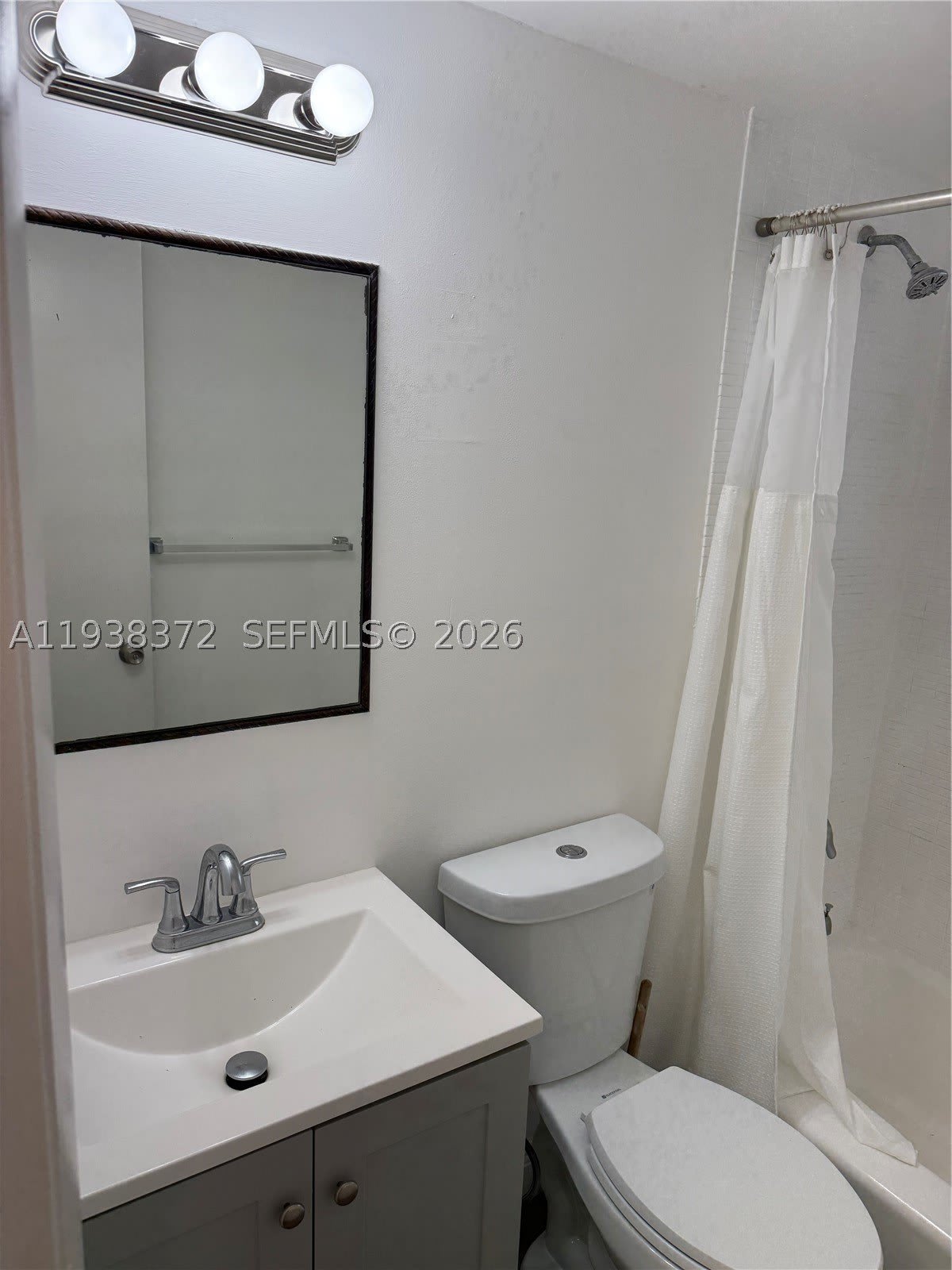 740 Michigan Ave – photo 4