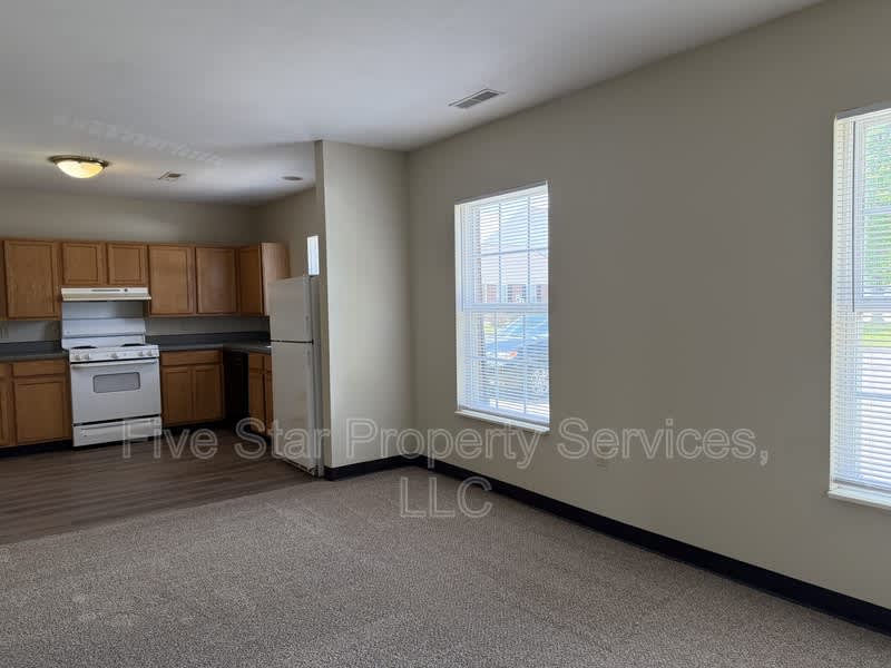 799 Titan Ct – photo 2