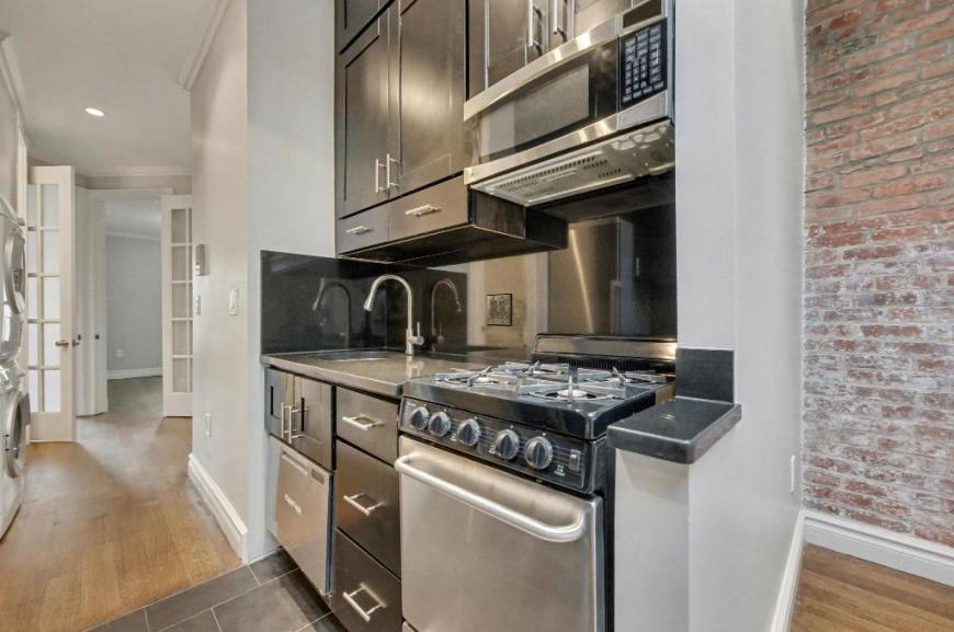 424 West 51st Street – photo 1