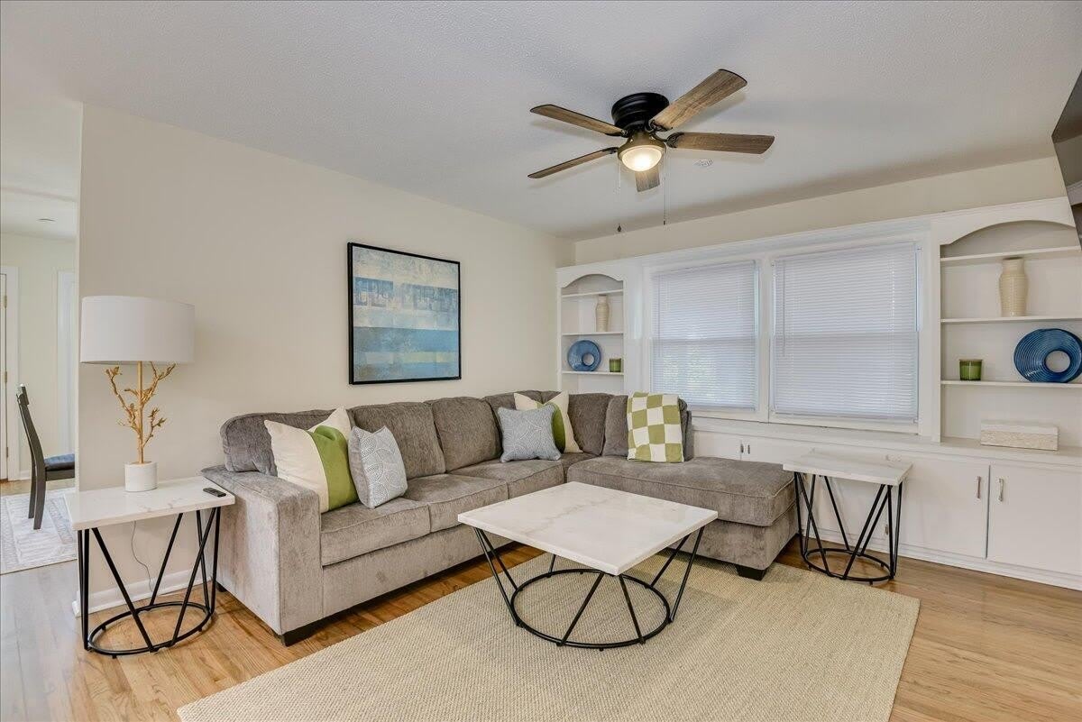 1209 Azalea Drive – photo 4