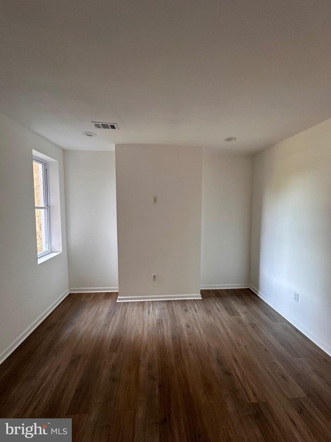 1911 DIVISION Street – photo 3