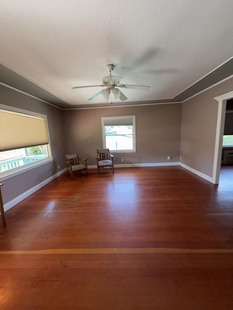 Charming 2 Bed 1 1/2 Bath Home – photo 2