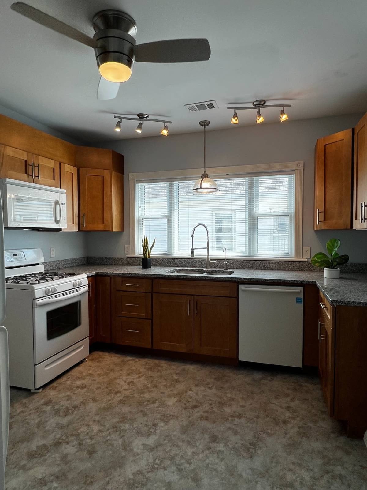 713 Orchard St – photo 2