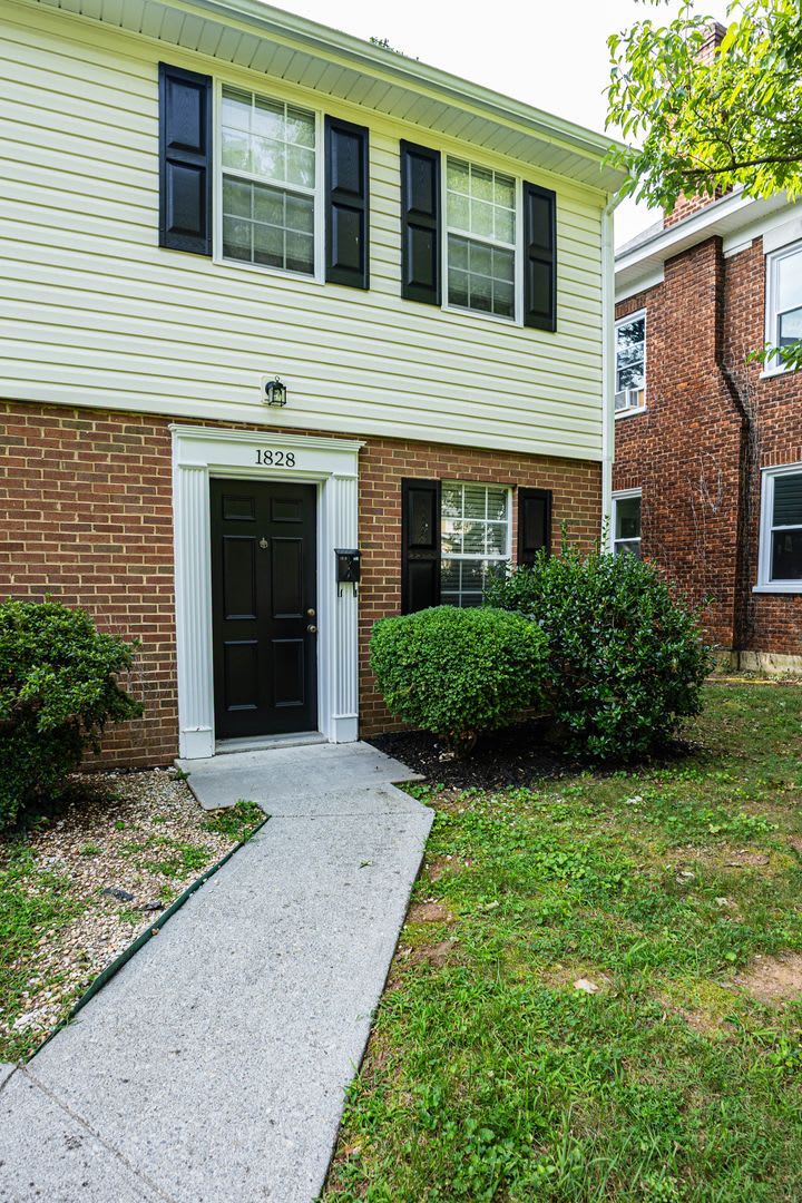 New Listing! – photo 4
