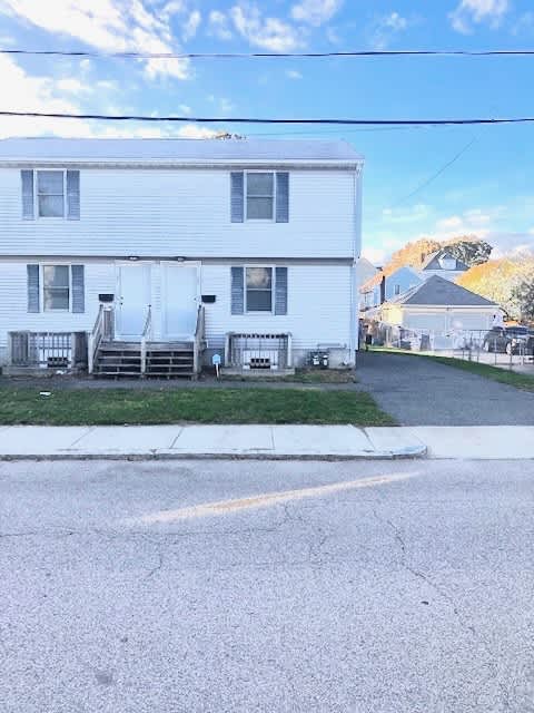 60 Ivy St – photo 2