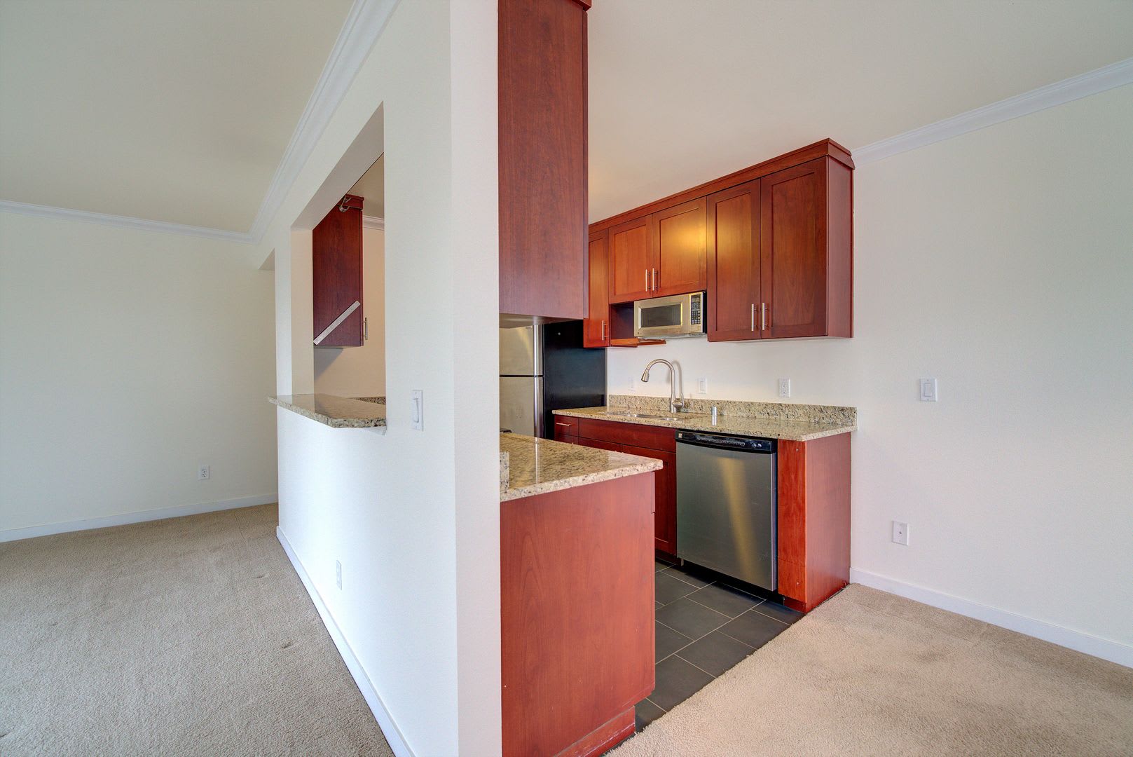 3Bd 1 75Ba Seattle Condo – photo 4