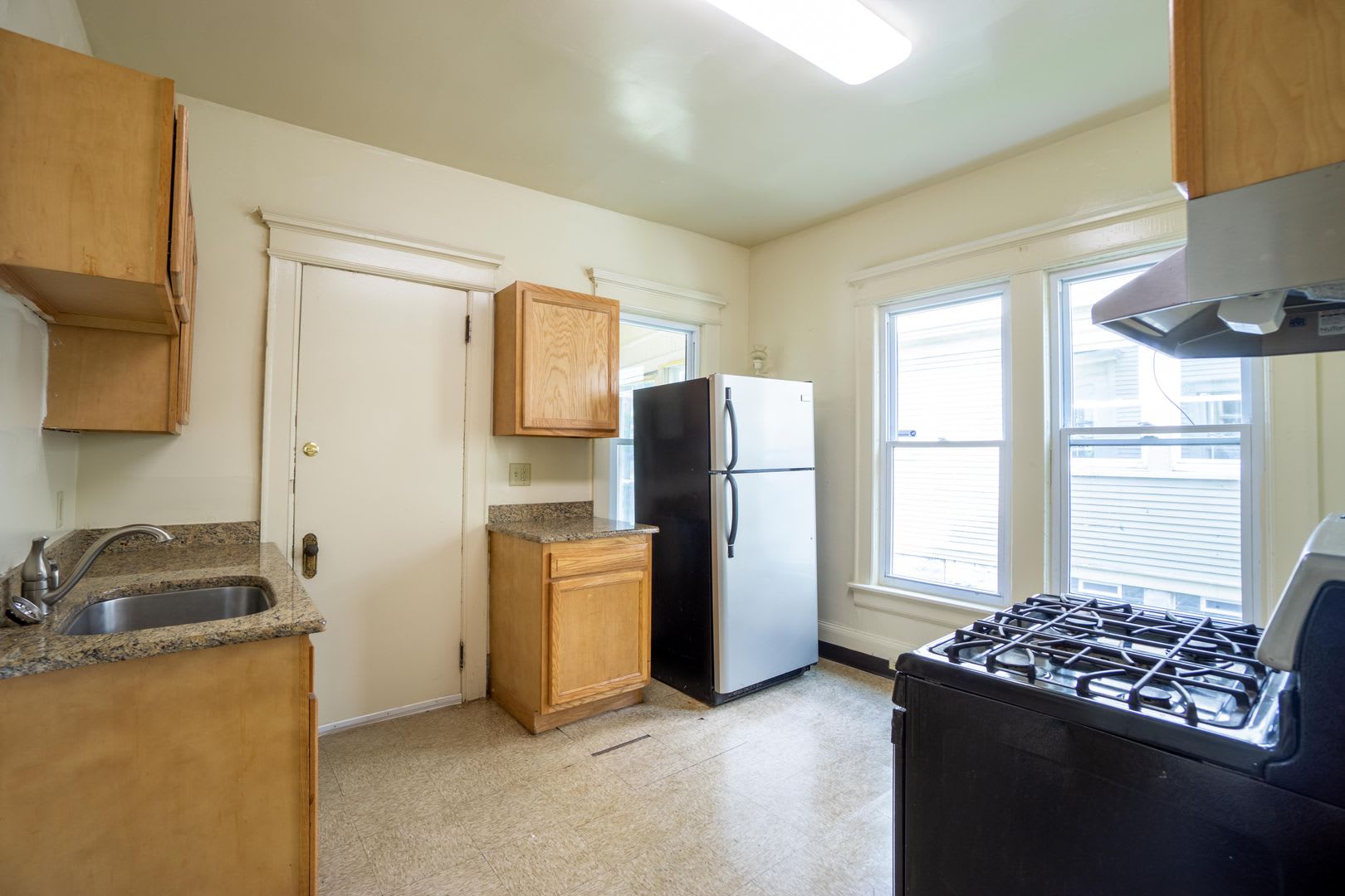 813 Euclid Avenue Gorgeous Single Family Home With Garage And Off Street Parking Available 8 1 27 – photo 3