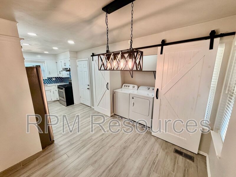 2024 Plymouth Ln – photo 4