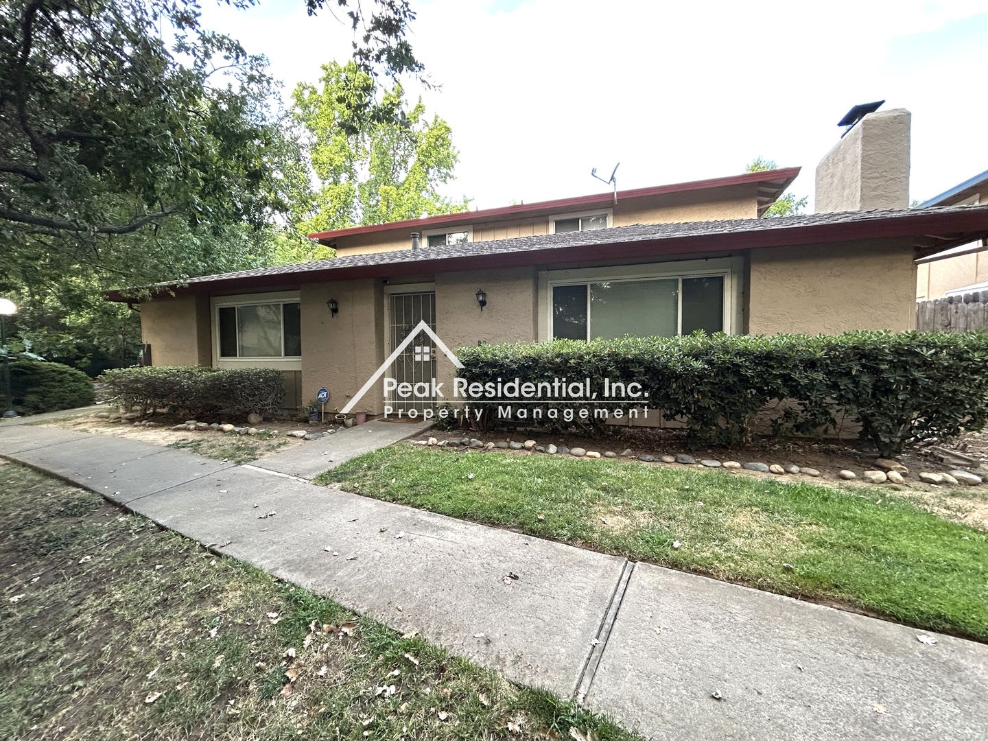 2bd/1ba Condo with 1 Car Garage! – photo 1