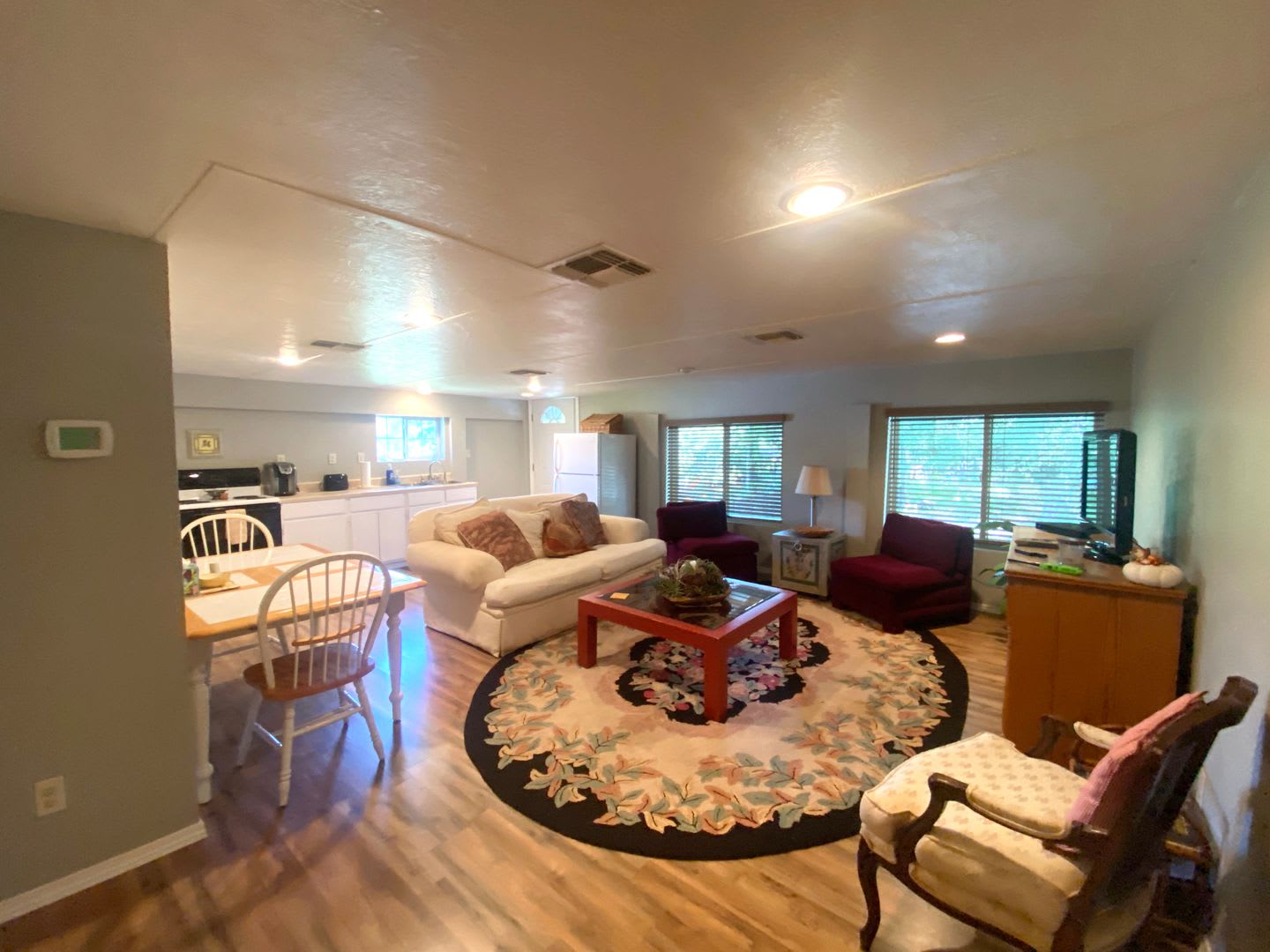 2 Bedroom Apartment Furnished All BILLS Paid – photo 4