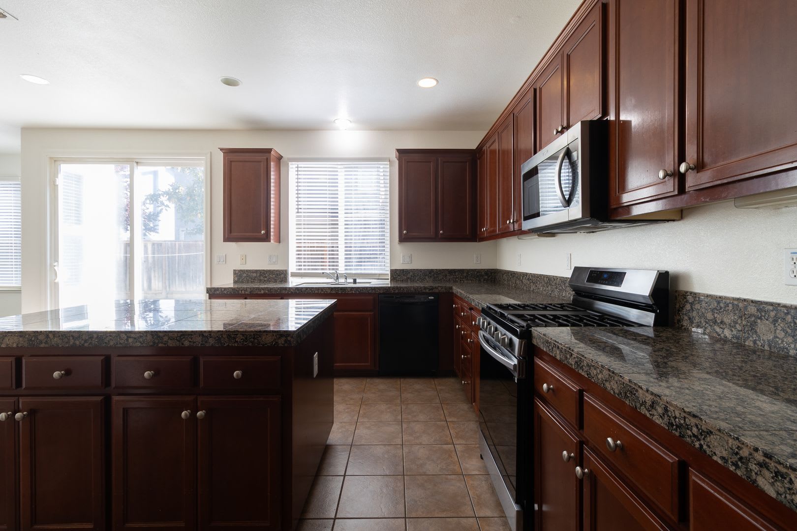 Now Available Spacious 4 Bedroom Home With Loft – photo 5