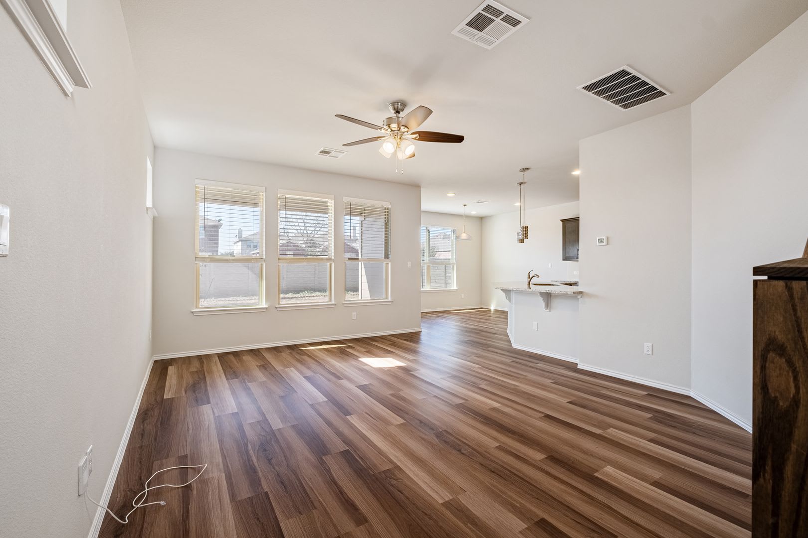 Refreshing 3 Bedroom, 2.5 Bath, 2-Story Home in Round Rock University Park Villas – photo 5