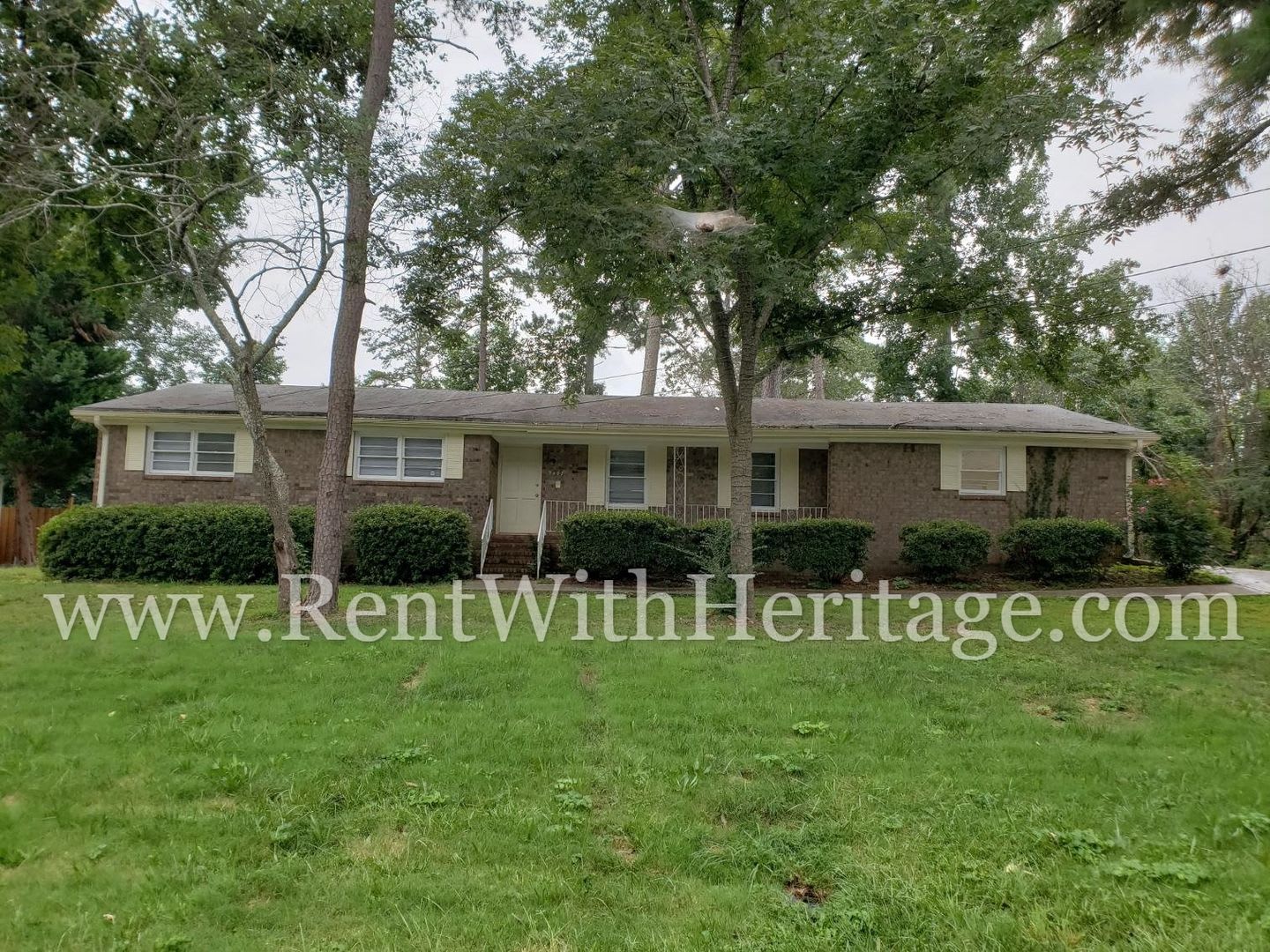 This Is A Wonderful Brick Ranch Style Home In A Great Neighborhood With Great Schools And Close To Everything Just Minutes From Arbor Place Mall – photo 4
