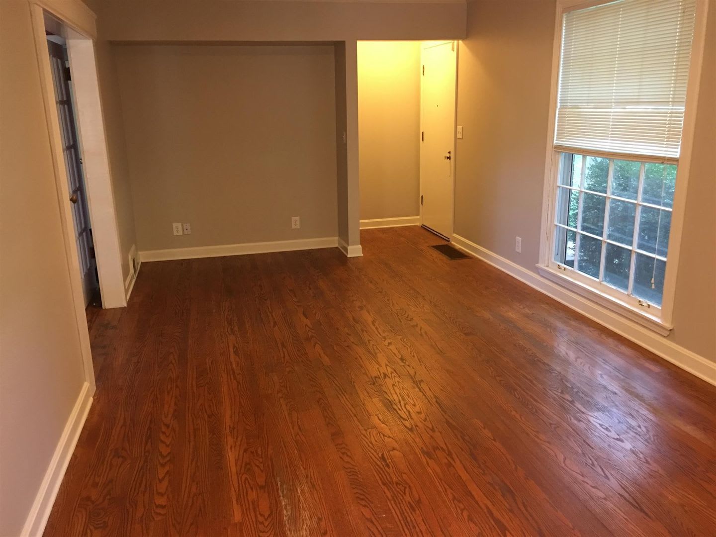 Charming 3 Bedroom 2 Bathroom Home In The Heart Of West Nashville – photo 3