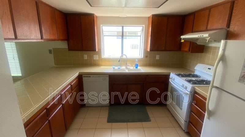 310 N Moore Ave – photo 4