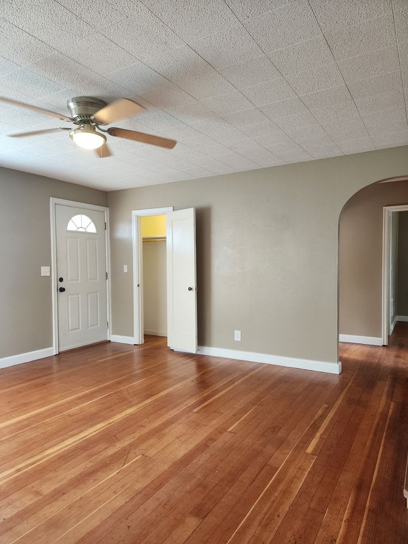 Cute Single Family Home Across from Memorial Park – photo 4