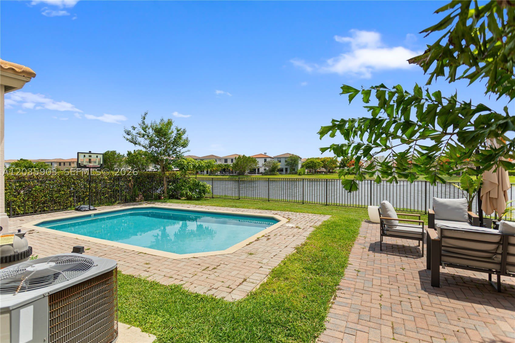 612 NE 193rd St – photo 5