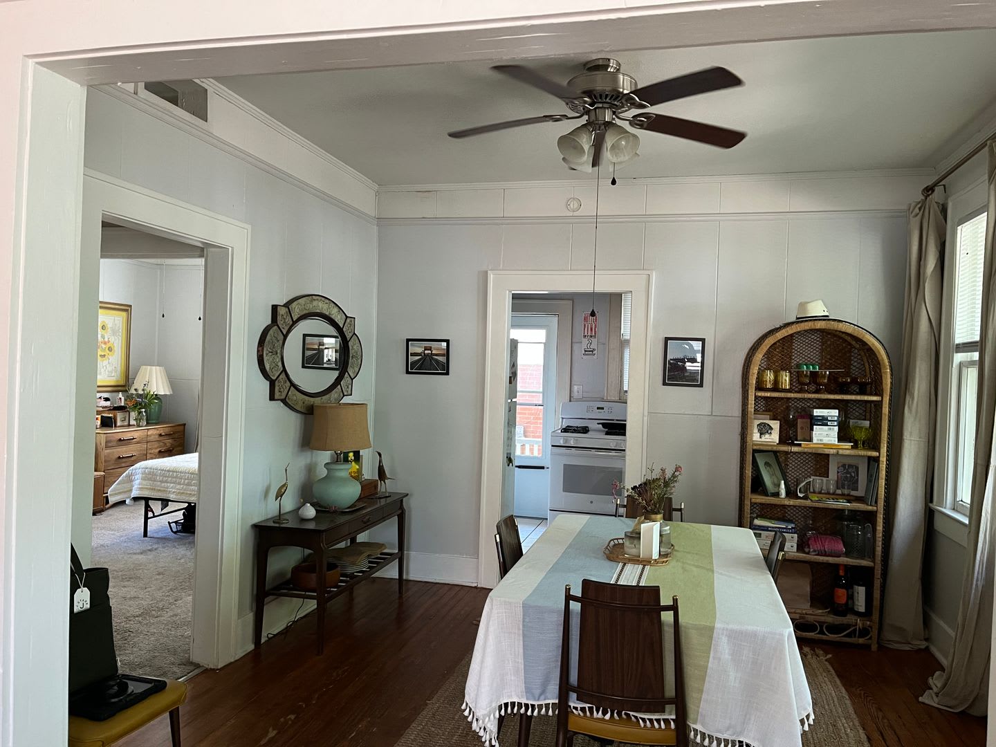 Cozy Two Bedroom Home In Park Circle – photo 3