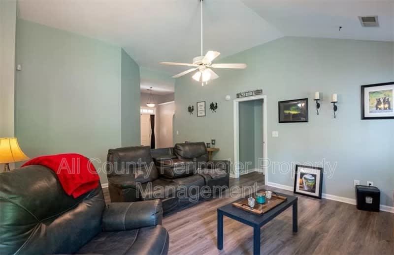708 Riverside Dr – photo 4