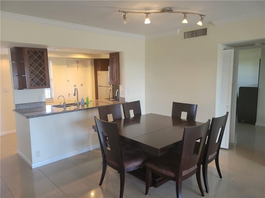 3050 N Palm Aire Drive – photo 4