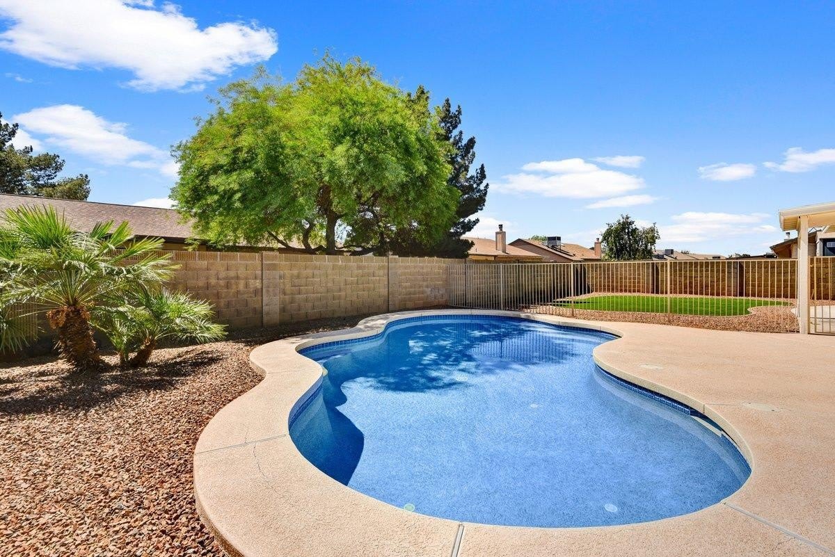 7331 W Windrose Drive – photo 2