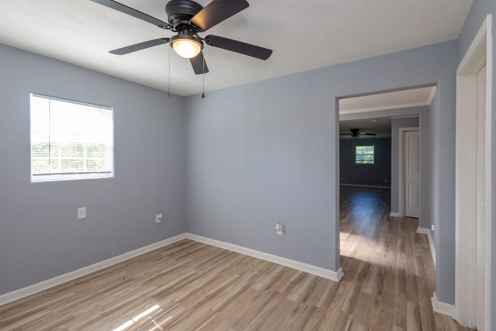 Cute 2 Bed / 1 bath home in Beaumont! Move in ready! – photo 5