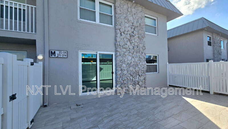 6777 Winkler Rd – photo 2