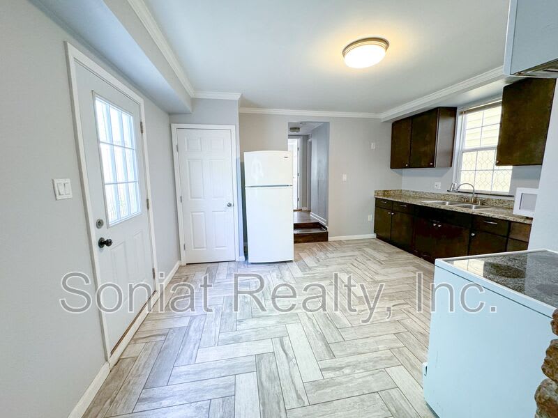 3216 Banks St – photo 5