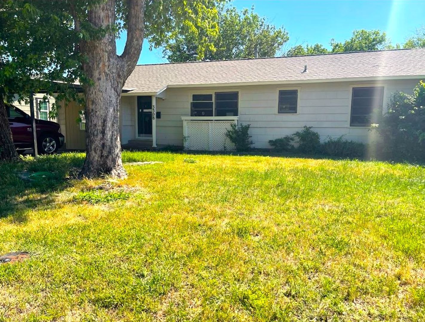 Introducing a charming 4-bedroom, 1-bathroom home nestled in the heart of Midwest City – photo 1