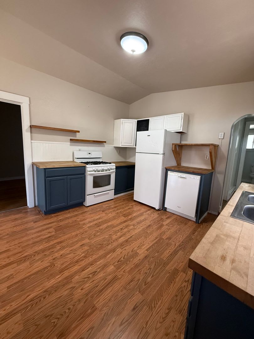 This charming property at 1005 W Park St in walking distants to Montana Tech. – photo 3