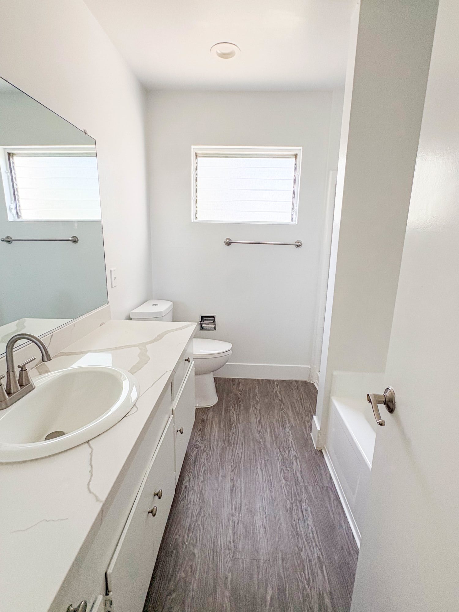Studio City Midrise Apartments – photo 4