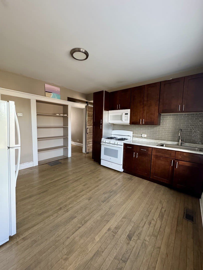 2345 Cuyler Avenue – photo 3