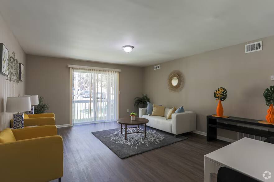 Creekside Apartments – photo 1