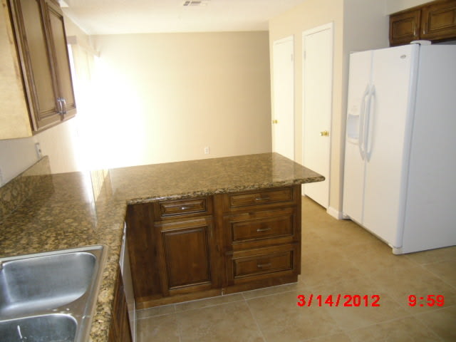 3 Bedroom 2 Bathroom with Swimming Pool Tropicana & Nellis Area – photo 4