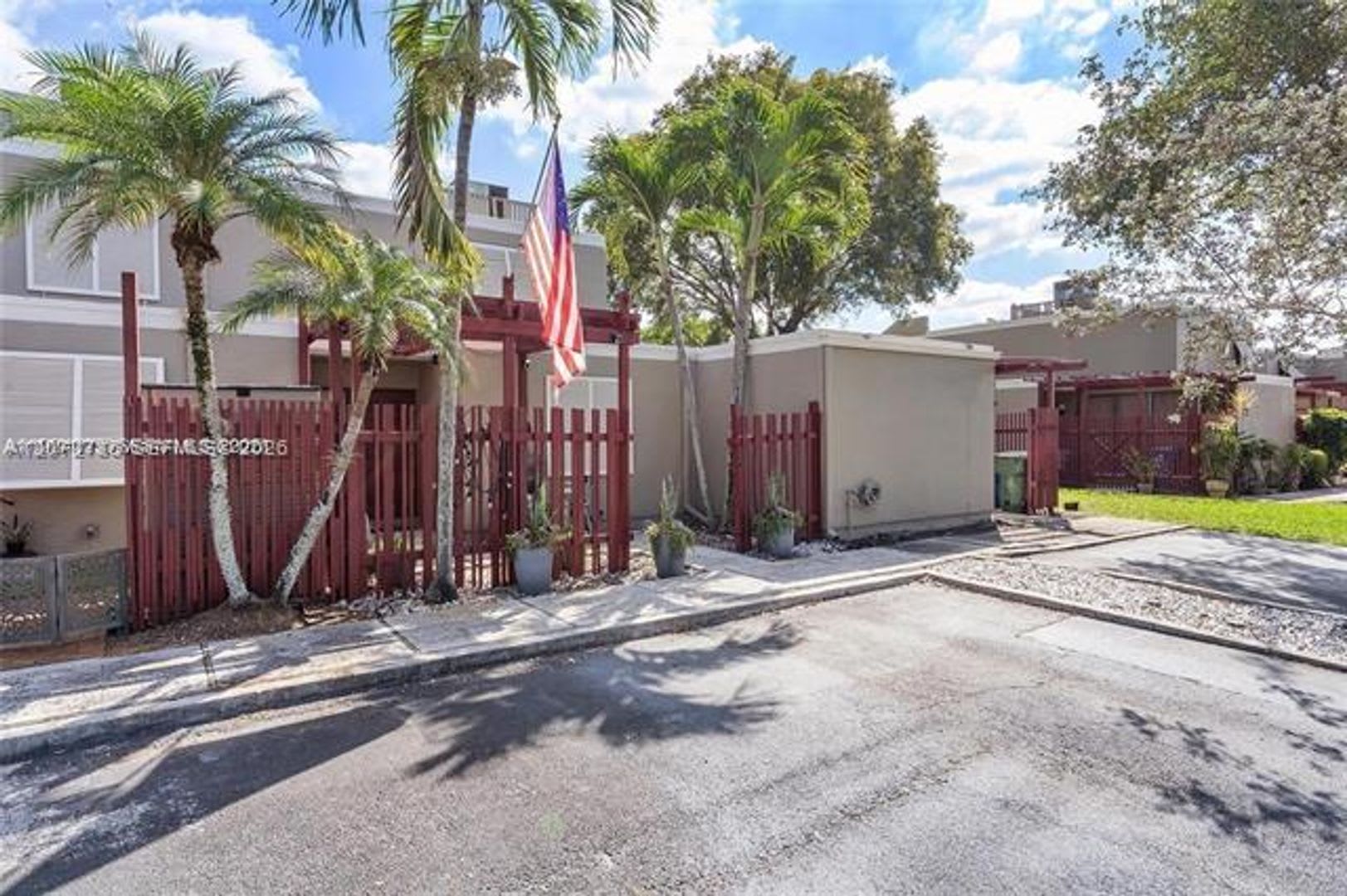 1281 W Fairway Rd th 1281, Pembroke Pines, FL 33026 – photo 4