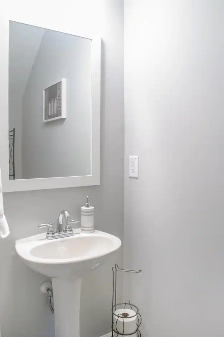 Room in 3 Bedroom Townhome at 3196 Laurel Ridge Cir – photo 3