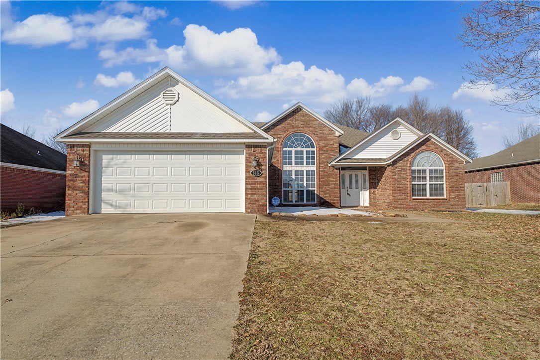 585 Lynn Drive – photo 1