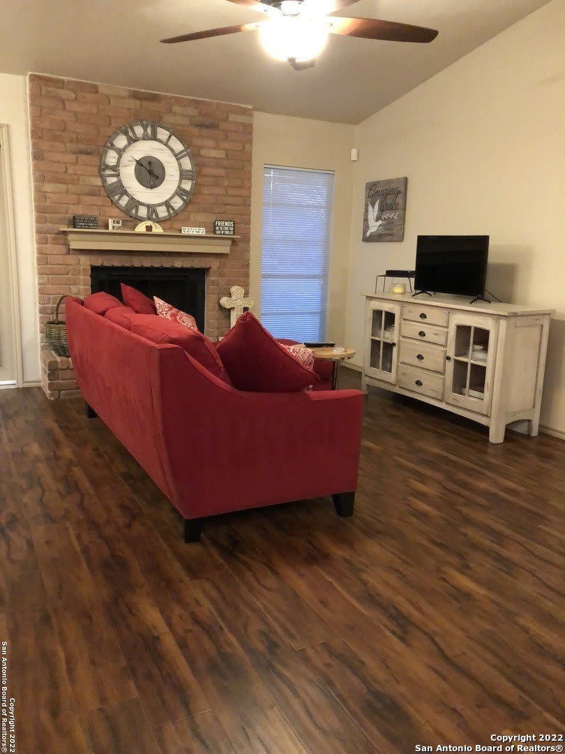 8214 Spring Town St – photo 3