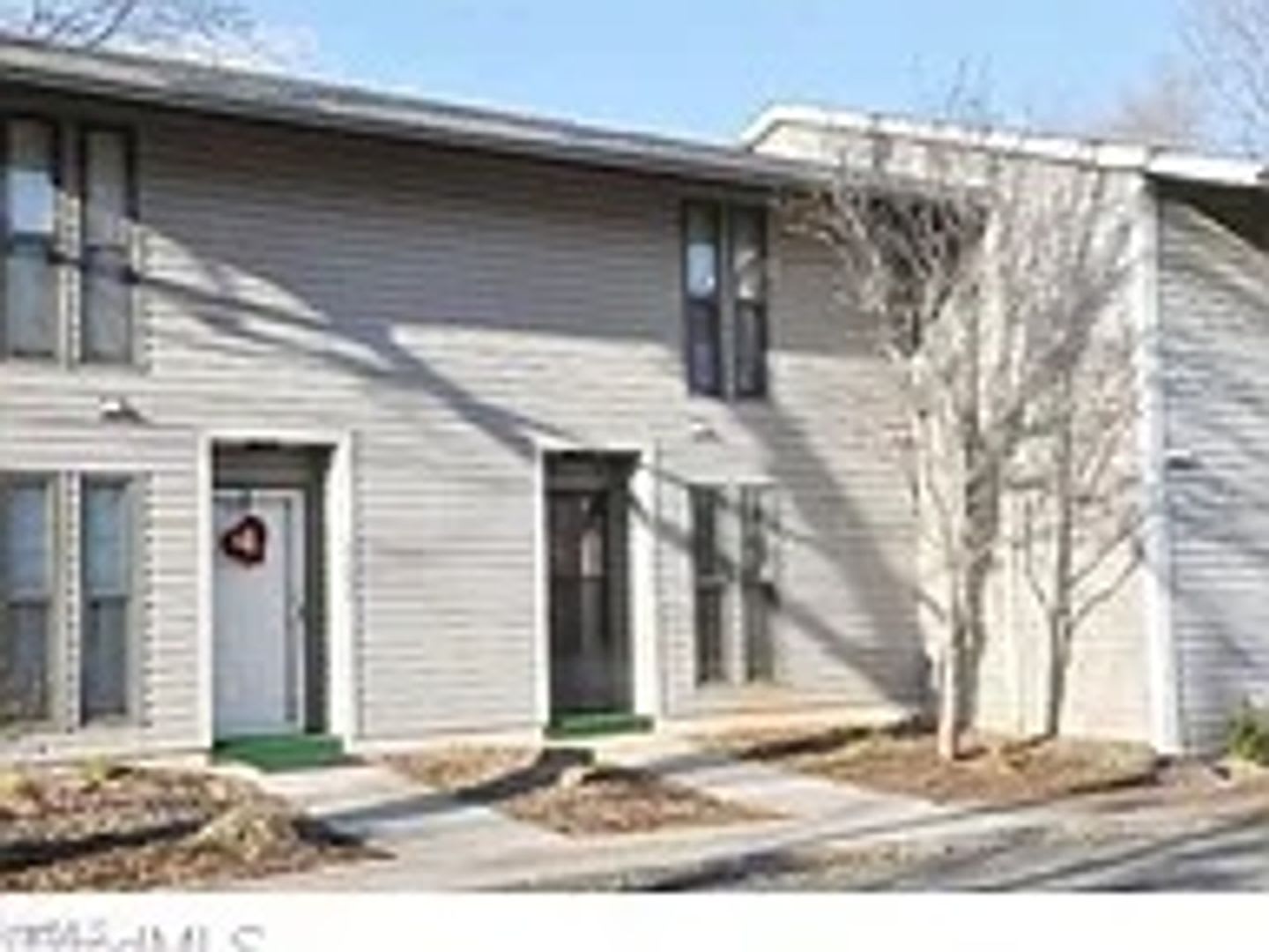 Nice townhome in great location – photo 4