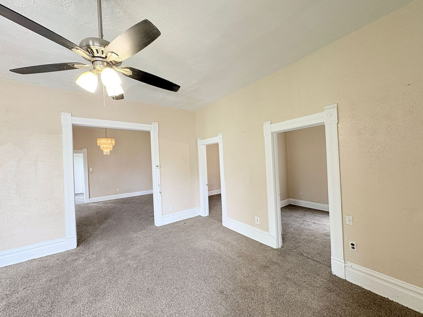 837 Avondale – photo 3