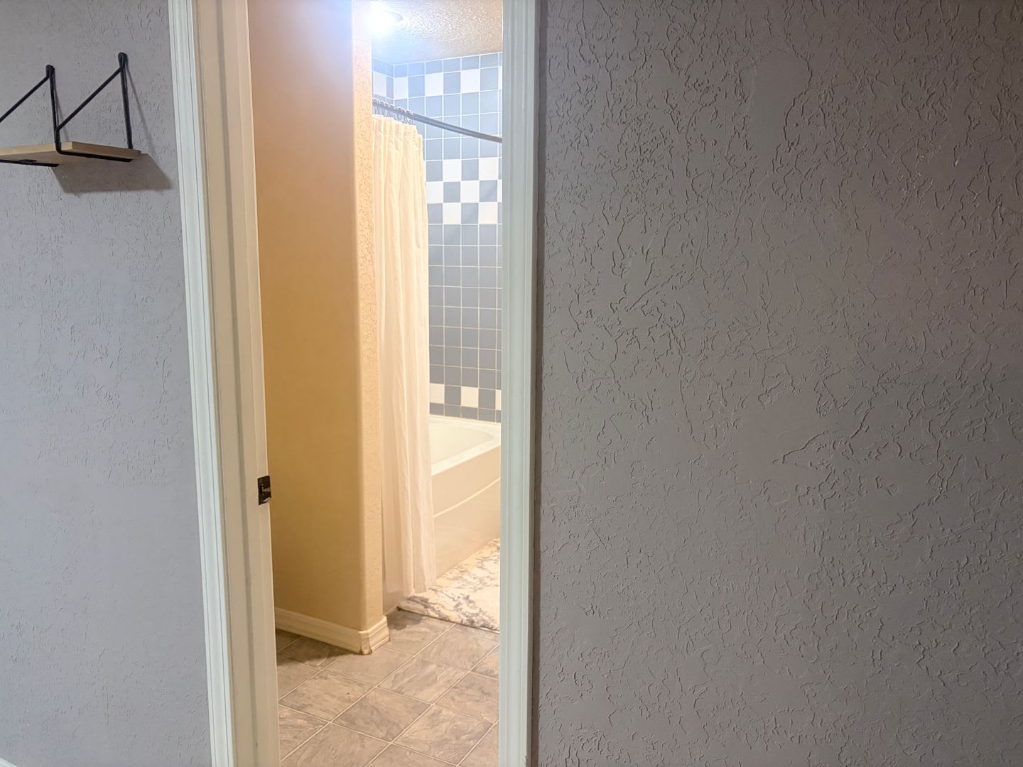 Beautiful Home Off North College – photo 2